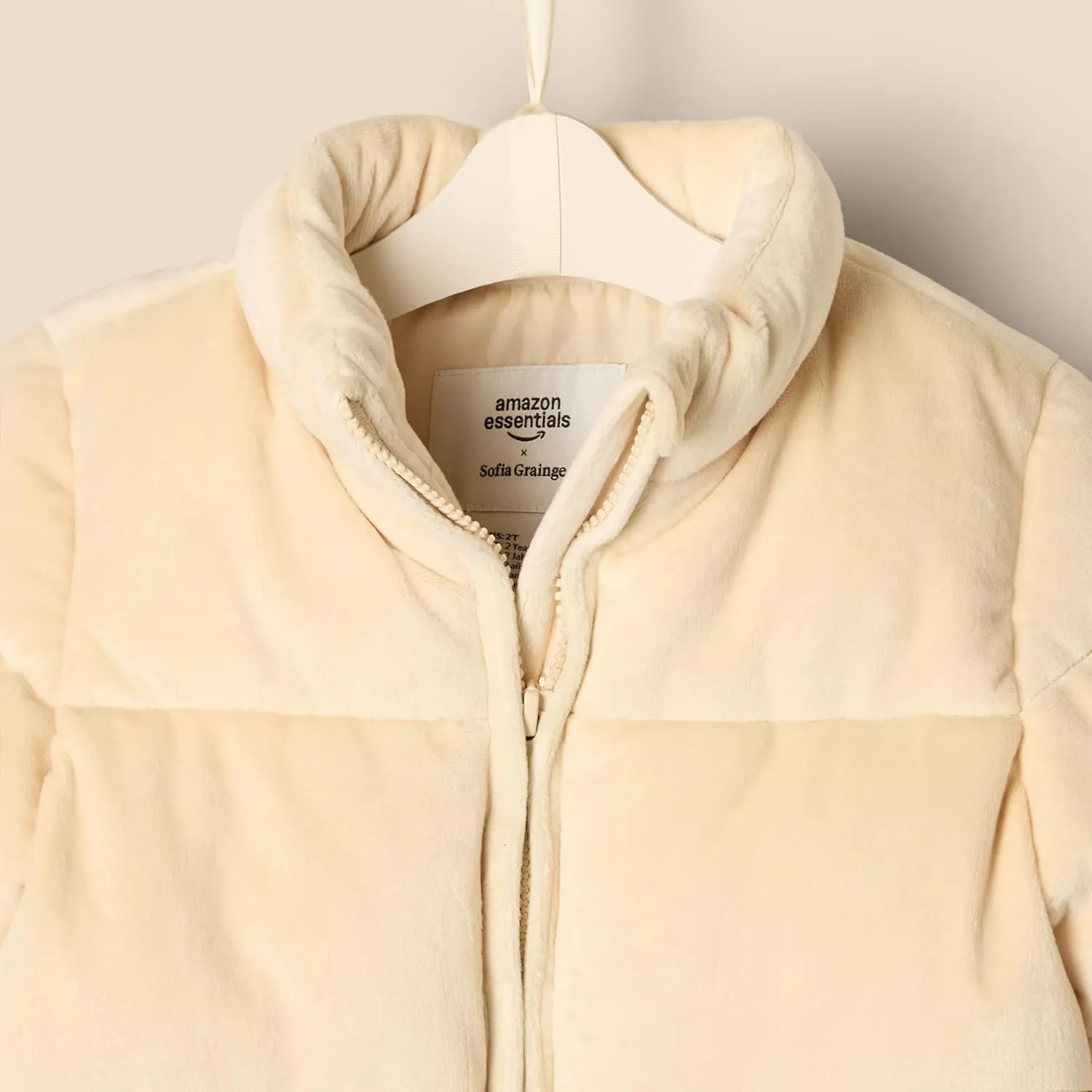 Amazon Essentials x Sofia Grainge Toddlers and Baby Girls' Velour Puffer Jacket
