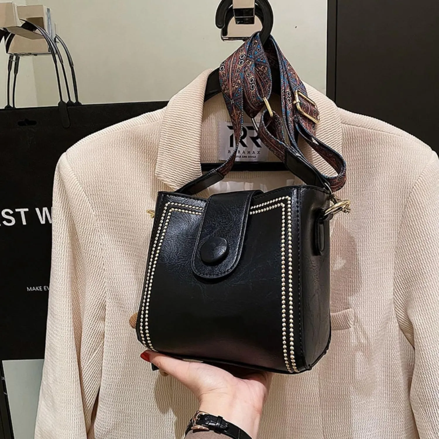 Bootara Bucket Bag, Fashion Crossbody Bag, Leather Crossbody Purse with Vintage Bunny Charm for Women with Adjustable Strap