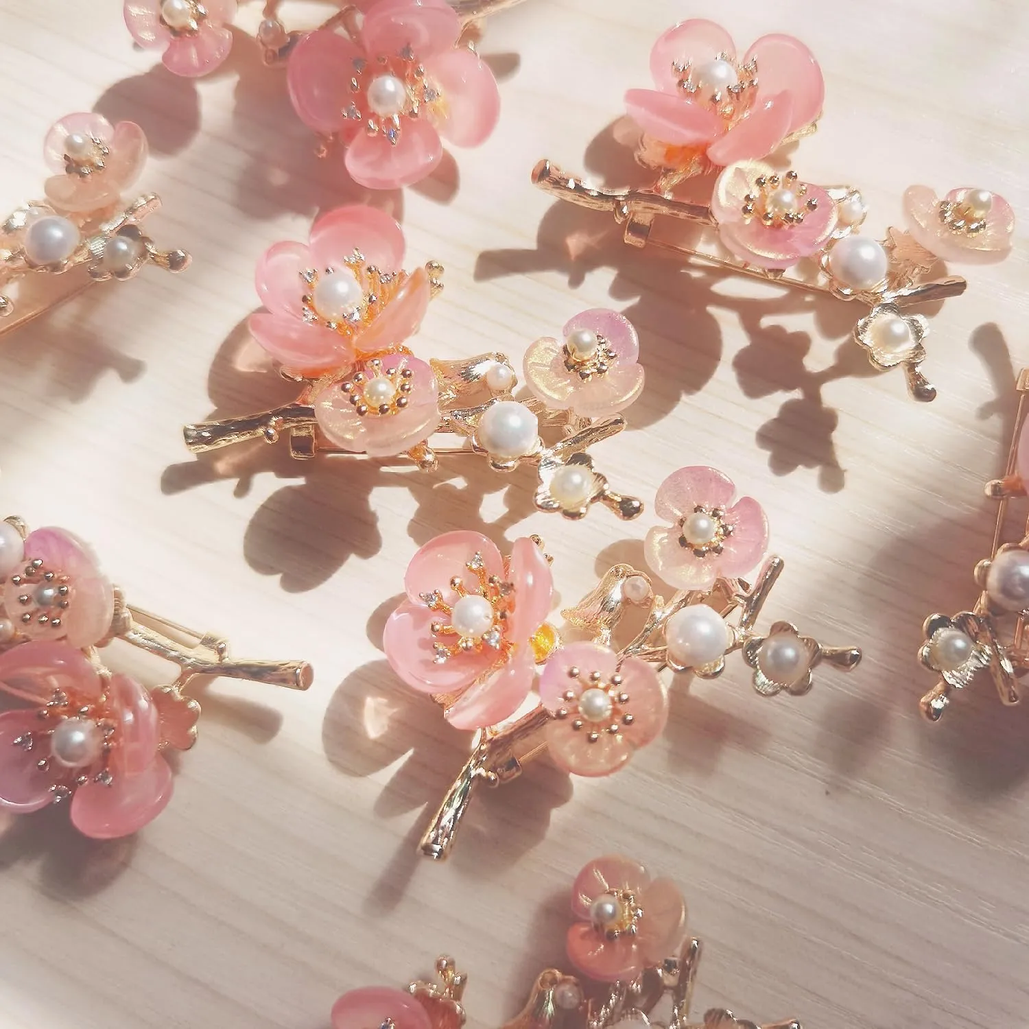 Brooches for Women with Crystal, Pink Flower, Rhinestone Brooches Pins Elegant Jewelry Blossom Fashionable Gifts Ladies Bouquet Brooches Pin for Birthday, Party, New Year, Wedding