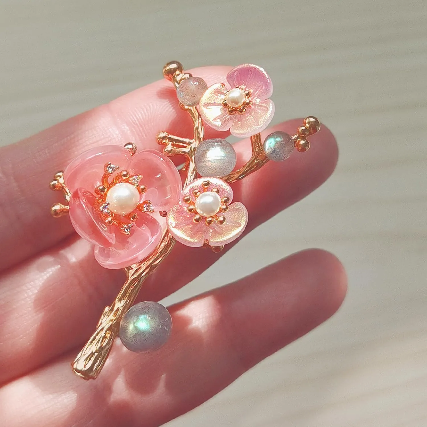 Brooches for Women with Crystal, Pink Flower, Rhinestone Brooches Pins Elegant Jewelry Blossom Fashionable Gifts Ladies Bouquet Brooches Pin for Birthday, Party, New Year, Wedding