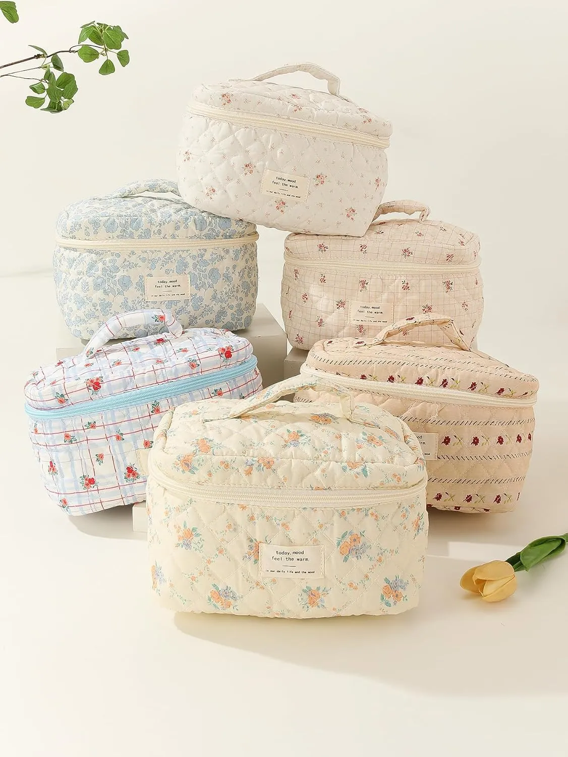 Floral Cotton Quilted Makeup Bag, Kawaii Aesthetic Travel Organizer Toiletry Bag with Handle, Large Cosmetic Bags with Zipper, Cute Pouch Tote Purse for Women (Red Floral)