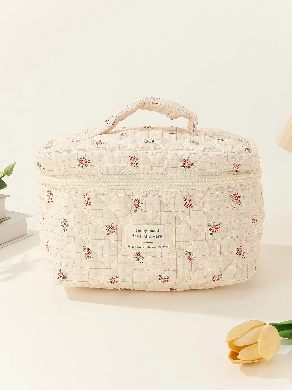 Floral Cotton Quilted Makeup Bag, Kawaii Aesthetic Travel Organizer Toiletry Bag with Handle, Large Cosmetic Bags with Zipper, Cute Pouch Tote Purse for Women (Red Floral)