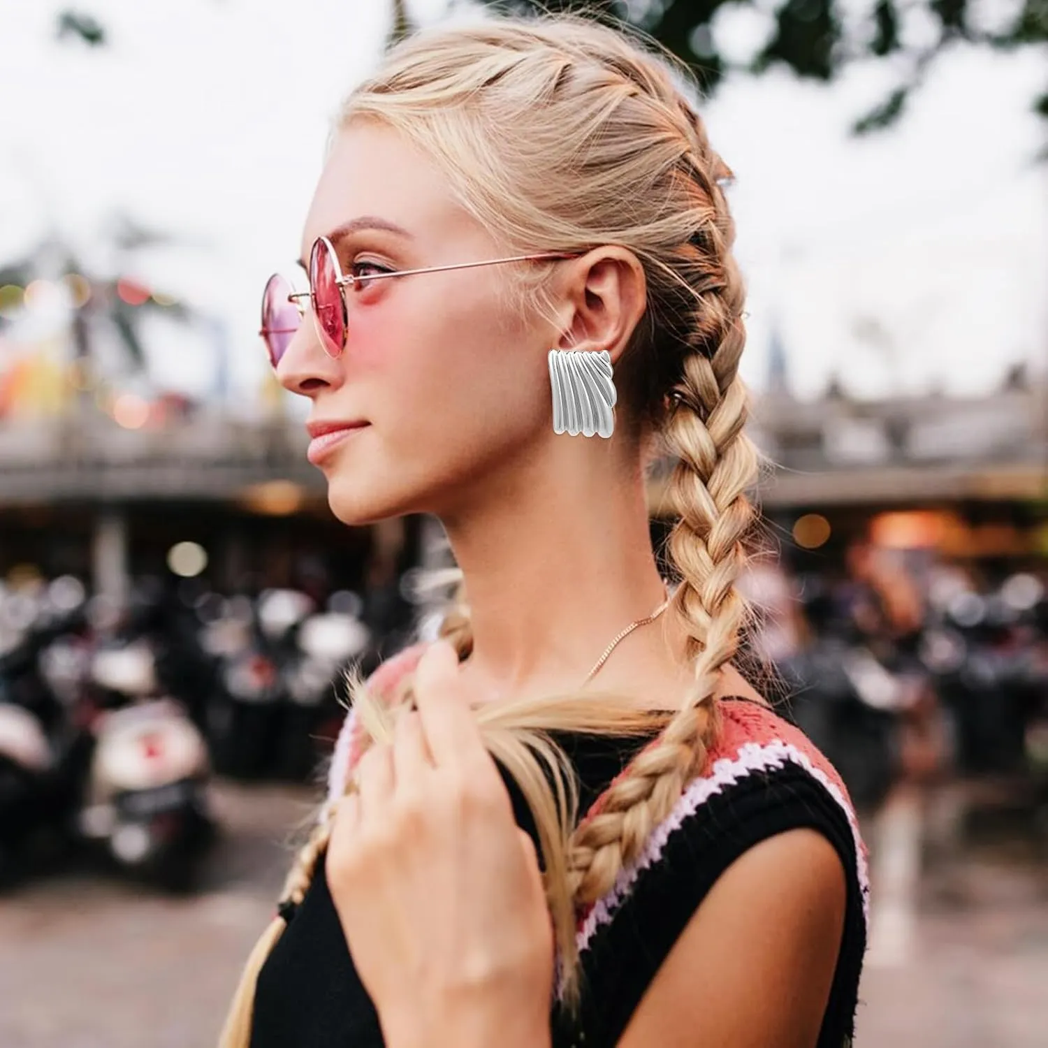Gold Chunky Earrings for Women Geometric Dangle Drop Earrings Trendy Statement Earrings Shell Wings Earrings for Women