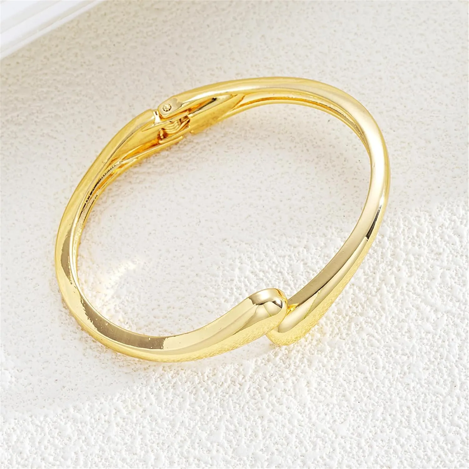 GYRMMUE Chunky Gold Bangle Bracelets for Women,Vintage 14K Gold Plated Twist Cuff Bracelet Geometric Irregular Stackable Bracelet Jewelry