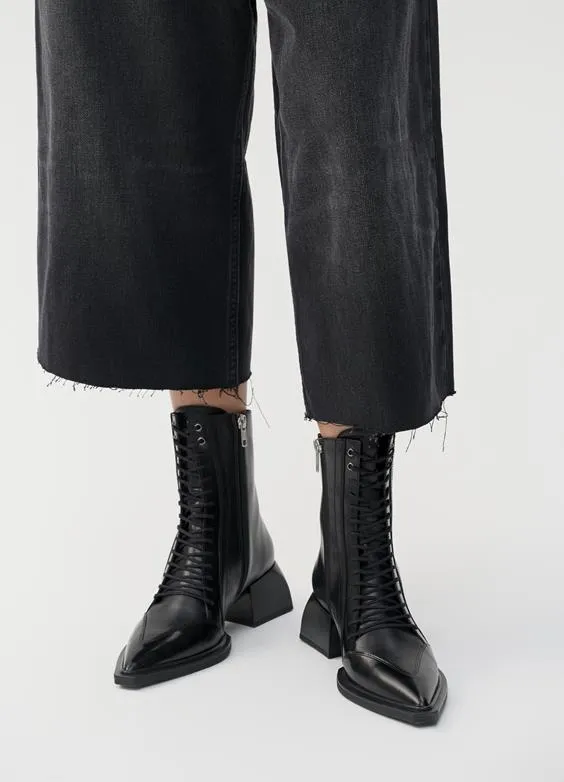 Vivian Elegant Lace-Up Boot by Vagabond - Perfect for Stylish Women
