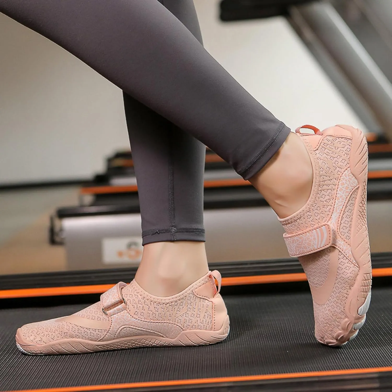 Women's Slip on Walking Shoes Comfy Knitted Non Slip Comfortable Running Shoes Breathable Gym Workout Shoes Ladies 2024 Fashion Sneakers