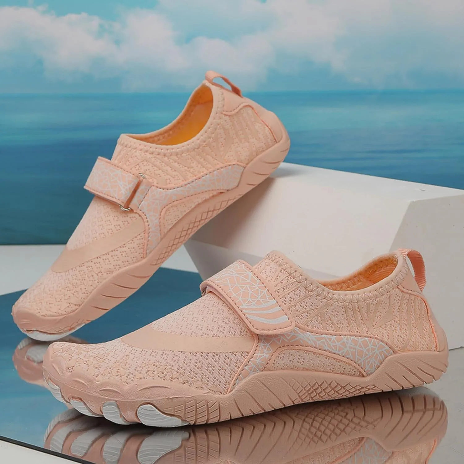 Women's Slip on Walking Shoes Comfy Knitted Non Slip Comfortable Running Shoes Breathable Gym Workout Shoes Ladies 2024 Fashion Sneakers