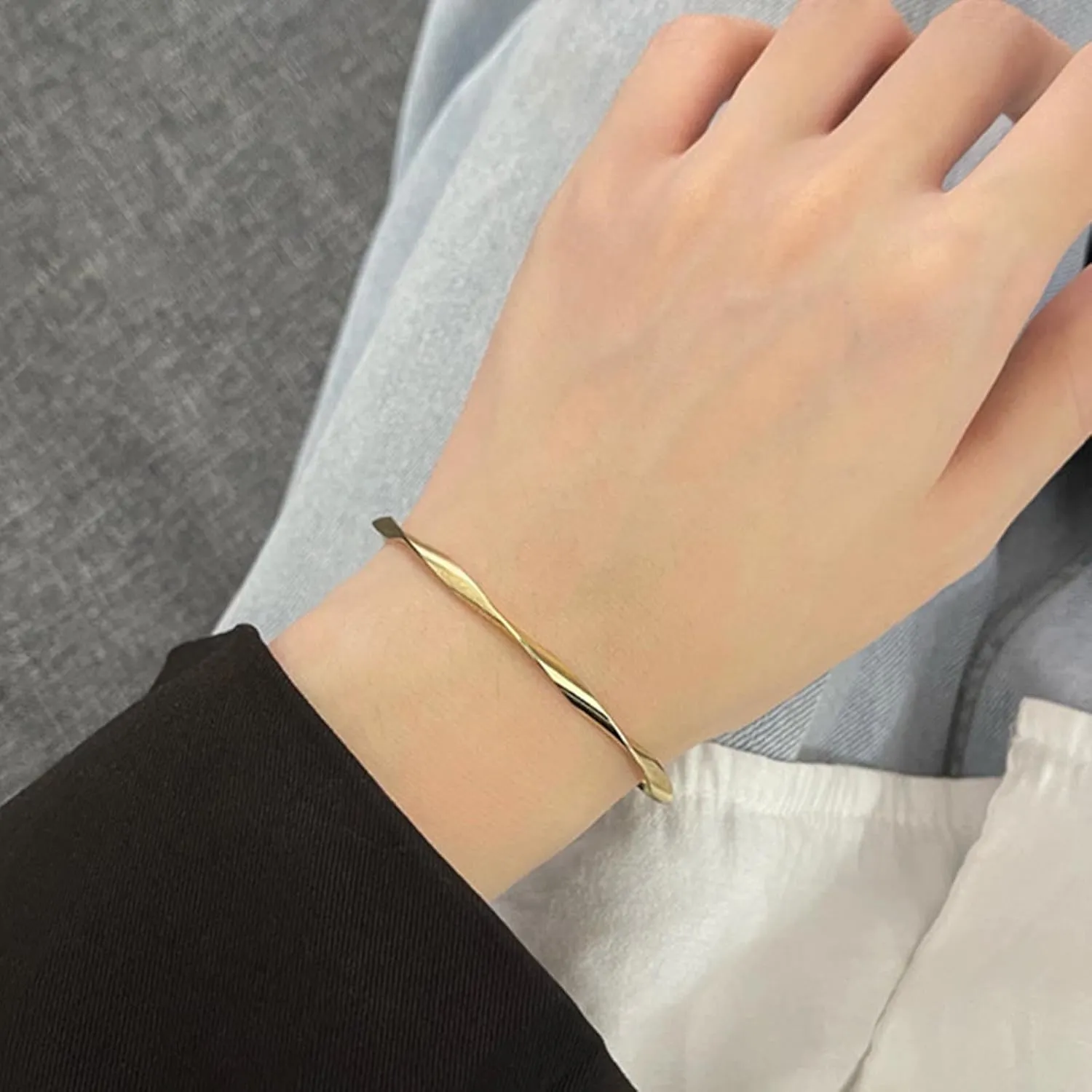 YienDoo Unique Gold Open Bangle Bracelet Indian Bollywood Twist Textured Bangle Moebius Twist Bracelet Vintage Bracelets Jewelry for Women and Girls